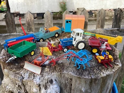 1/32 scale 1960-70’s custom Britains and corgi tractor tracteur implement lot - Image 1 of 4
