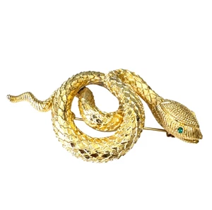 Vintage Coiled Layered Snake with Green Rhinestone Eyes Gold Tone Pin Brooch - Foto 1 di 7