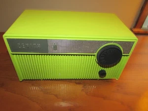 Rare HTF Vintage Zenith 5M04 Lime Green Tube Radio Fully Tested & Working! - Picture 1 of 11