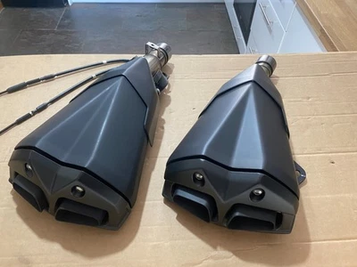Kawasaki Z1000 Pair of Standard Exhaust Cans Silencers 2010 - 2013 KHI K 606 (5) - Image 1 of 4