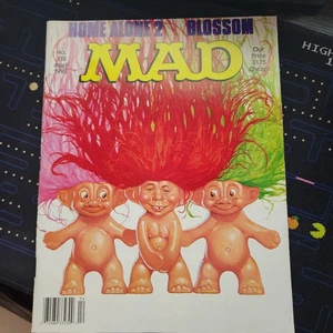 MAD MAGAZINE # 318 1993 JACK DAVIS MUERTE DE SUPERMAN GLOBOS DE NIEVE TROLLS CUBIERTA - Imagen 1 de 2