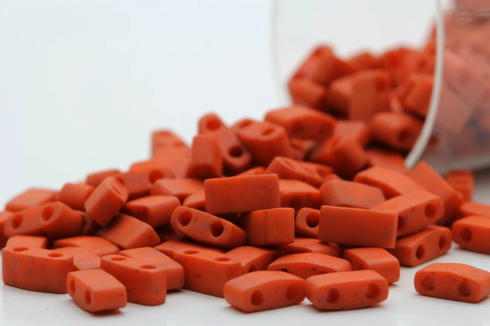 Cuentas Miyuki Media Tila 2 Agujeros - Tubo 10grs Varios Colores Foto 1 de 1