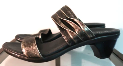 SANDALIAS DE TACÓN NUEVAS NAOT PEUTER DOS CORREAS DE CUERO PARA MUJER TALLA 9/40 $189 Foto 1 de 4