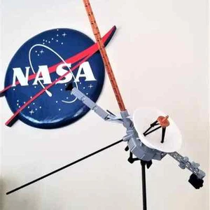 NASA Unmanned Space Explorer Voyager 1:30 model - Picture 1 of 4