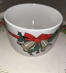 Vintage 1988 FTDA Christmas Holly Bells Ceramic Bowl - Picture 1 of 4