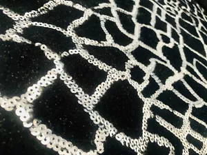 Tela de lentejuelas de piel animal material elástico suave de 2 vías - 135 cm de ancho NEGRO Y PLATA - Imagen 1 de 4