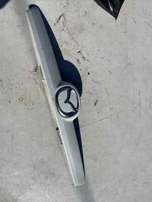 2011 MAZDA 6 SEDAN - TRUNK LID TRIM WITH EMBLEM White - Image 1 of 4