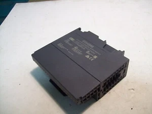 SIEMENS 6ES7-322-1HF10-0AA0 MODULO USCITA RELÈ 8 CANALI DI USCITA P4977 - Foto 1 di 10