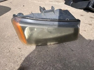 05 06 Chevy Silverado RH - Passengers Side Head Light Headlight Housing - Bild 1 von 1