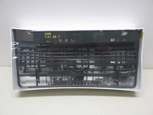 WALTHERS-#932-5904-CNW-GONDOLA #741057-KIT- HO SCALE - Picture 1 of 5