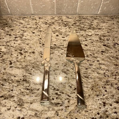 Conjunto de 2 facas e servidores Lenox True Love folheados a prata para bolo - SEM CAIXA - Imagem 1 de 4