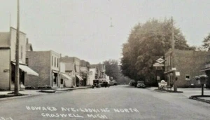 Howard Ave Looking North Croswell Michigan 1930's Street Scene Postcard RPPC 322 - Bild 1 von 3