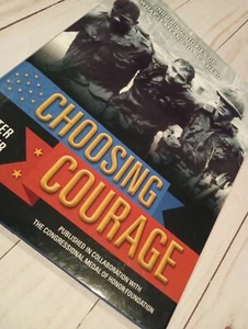 Hardback Inspiring Military Stories Book Choosing Courage Peter Collier - Imagen 1 de 7
