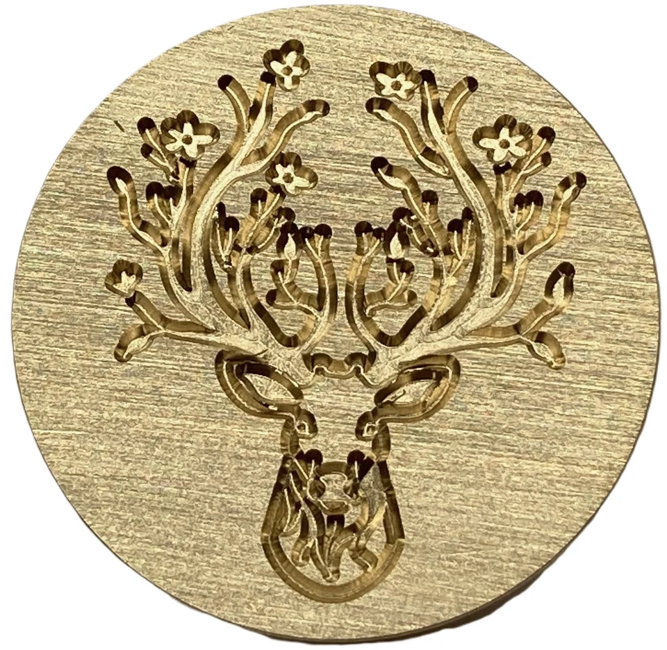 Bosque - Cabeza de ciervo estilo con astas y flores cabeza de sello de cera, 1" de diámetro Foto 1 de 1