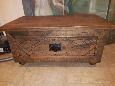 Mesa de centro con cajón de tienda. 19hx24wx40l como nuevo  Foto 1 de 3