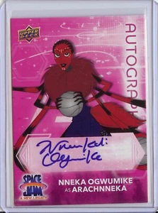 Space Jam A New Legacy Nneka Ogwumike Arachnneka rosa Autogrammkarte #PS-OG2 UD - Bild 1 von 3