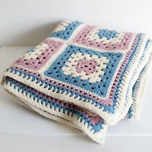 Granny Square Afghan Sofaüberwurf 56x56 Blau Mauve Handgehäkelt Decke - Bild 1 von 3