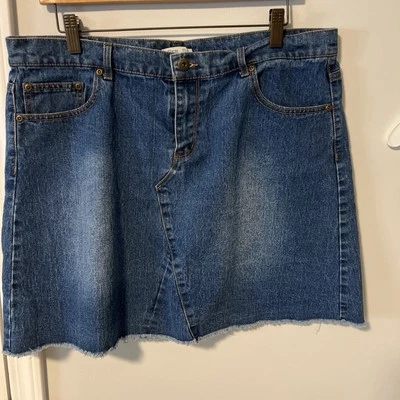 Falda vaquera Per Se con dobladillo deshilachado crudo para mujer talla 14 azul denim Foto 1 de 3