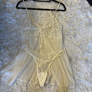 Victoria’s Secret Lace and Silk Negligee nightgown set Ivory size M - Picture 1 of 10