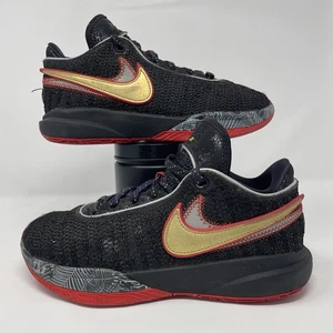 Nike LeBron XX DQ8651-001 Zapatos de Baloncesto Negro Rojo Dorado Tenis - EE. UU. Talla 6Y - Imagen 1 de 7