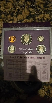 1987 S Uncirculated Proof set includes Kennedy .50, Mint Condition. Low Bid. - Image 1 of 2