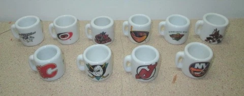 NHL Mini Mugs ( 10 different teams ) Cover