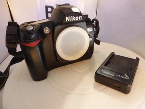 Cuerpo de cámara Nikon D70 SLR - muy buen estado - bajo número de obturadores SOLO 5133 - Imagen 1 de 6