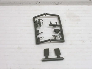 Varios accesorios / Piezas pequeñas verde militar sin caja Roco Minitanks 1:87 Set 26 - Imagen 1 de 3