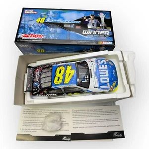 Jimmie Johnson 2009 Fontana versione da corsa auto pressofusa. 1:24 1 di 770 raro NUOVO - Foto 1 di 16