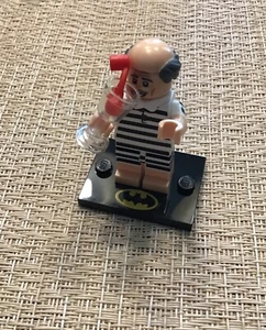 LEGO BATMAN THE MOVIE SERIES 2 71020 BEACH ALFRED COLLECTIBLE MINIFIGURE - Picture 1 of 2