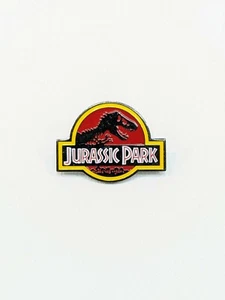 Pin solapa Rex LOGO PARQUE JURÁSICO AÑOS 90 2,75 x 2 cm - Imagen 1 de 2