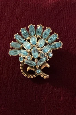 Винтажная брошь 1953 Hollycraft со стразами аквамарин золотистый с подписью б/у в отличном состоянии - Изображение 1 из 3