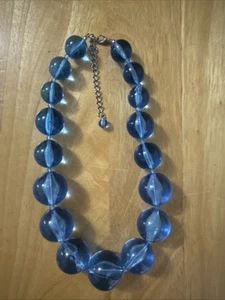 Collana vintage grossa stile anni 50,60 perle di plastica blu 16-19" - Foto 1 di 4