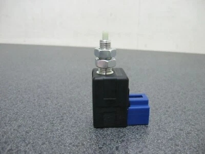 NEW GENUINE HYUNDAI SWITCH ASSEMBLY, BRAKE PEDAL (PN 93810 3KR0BQQH) Foto 1 de 2