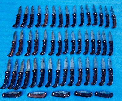 LOTE de 50 PIEZAS Cuchillo de Caza de Bolsillo Plegable con Bloqueo Trasero Damasco Personalizado con Bolsa Foto 1 de 4