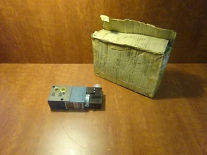 Bosch 0 811 160 016 hydraulic pressure switch - Picture 1 of 3