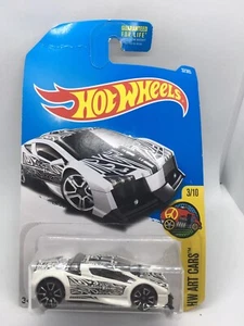 2017 Hot Wheels #37 HW Art Cars 3/10 ZOTIC White w/Chrome Trap5 Spoke Wheels - Bild 1 von 11