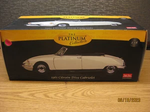 ESCALA 1/18 1961 CITROEN DS19 CONVERTIBLE EN BLANCO POR SUNSTAR # 4745 - Imagen 1 de 18