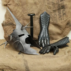 „Helm und Stulpen des Dark Fantasy-Hexenkönigs – Nachbildung der Nazgûl-Rüstung - Bild 1 von 3