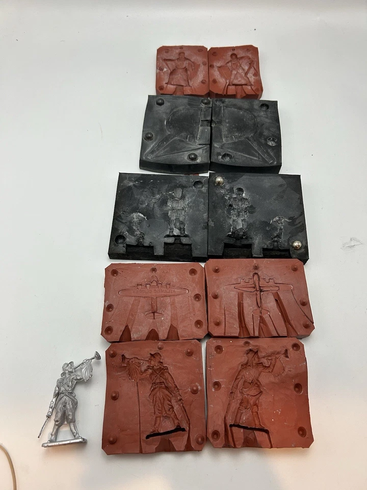 Moldes de fundición de goma de silicona para fundir a ti soldado. Foto 1 de 4