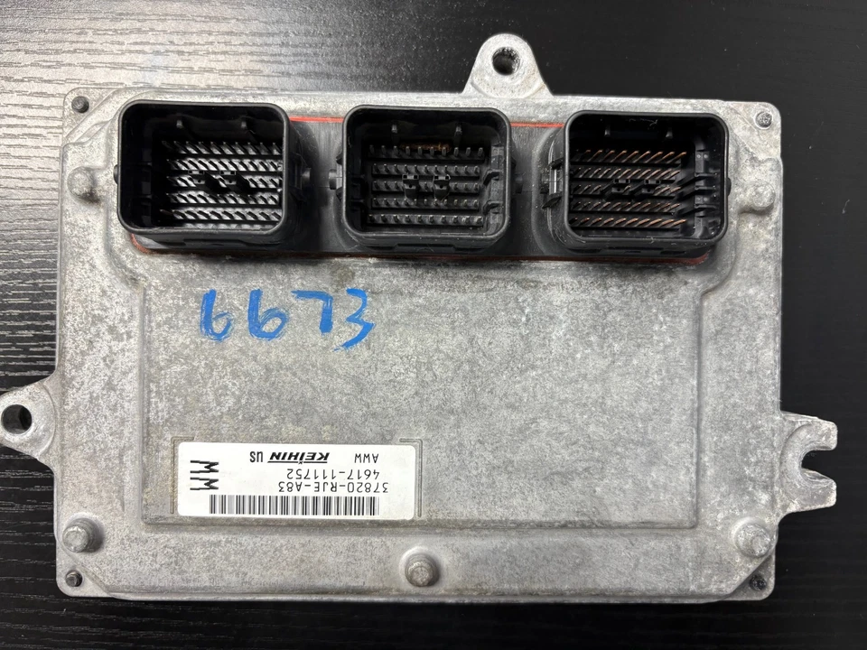 Computadora motor Honda Ridgeline 2009-2011 ECU ECM 37820-RJE-A83 Foto 1 de 3