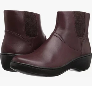 NEW Clarks Delana Joleen Ankle Boots •Women 7.5 W Wide• Booties Shoes Burgundy - Picture 1 of 9