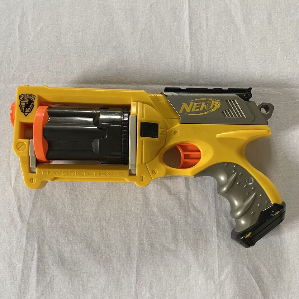 Pistola de dardos revólver Nerf Maverick REV-6 amarela Nerf N-Strike