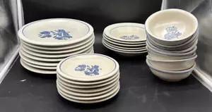 Juego de vajilla de gres vintage Pfaltzgraff Yorktowne 29 piezas ENORME LOTE - Imagen 1 de 19