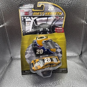 MATT KENSETH #20 DEWALT MIT HELMMAGNET NASCAR AUTHENTICS DRUCKGUSS WAVE 7 2017 - Bild 1 von 4