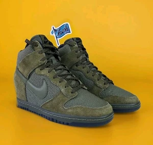 Scarpe Nike Dunk Sky High Essential verde grezzo zeppa nascosta da donna taglia 7 RARA - Foto 1 di 13
