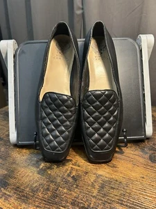 Vince Camuto Regintia Women's Black Leather Diamond Quilted Loafers 9M - Picture 1 of 3