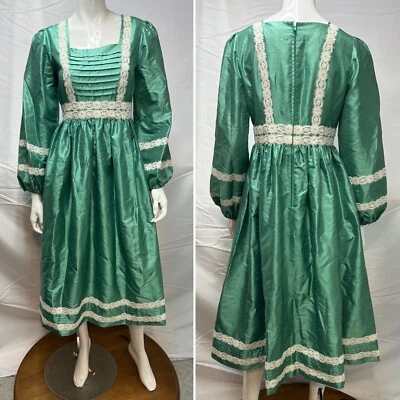 Vintage Handmade Rough Spun Silk Green Long Sleeve Cream Lace Pleated Midi Dress - Imagem 1 de 4