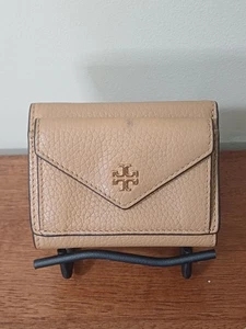 Tory Burch Carter Micro Pebble Leder dreifach faltbare Geldbörse hellbraun  - Bild 1 von 14