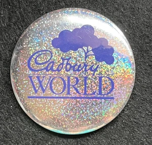 Cadbury World Werbung Button Pin Anstecker - Bild 1 von 4